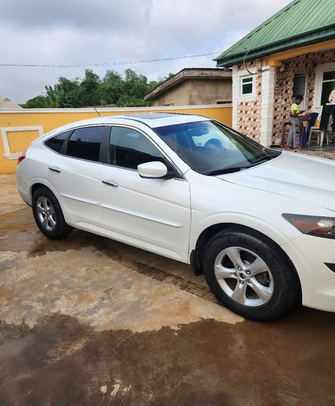 A picture of HONDA CROSSTOUR