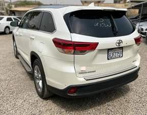 A picture of TOYOTA HIGHLANDER LIMITED 3 ROW Fullest Option Model 2019 Price