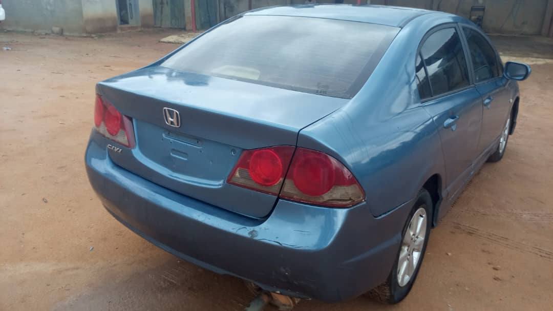 A picture of Honda civic manual 08