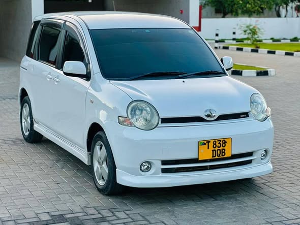 A picture of TOYOTA SIENTA