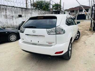 A picture of Toyota Harrier ARIS