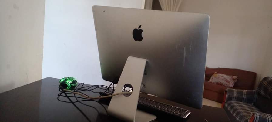 A picture of Wahi iMac nch 21 5 ram 8gb SSD 1000gb i5
