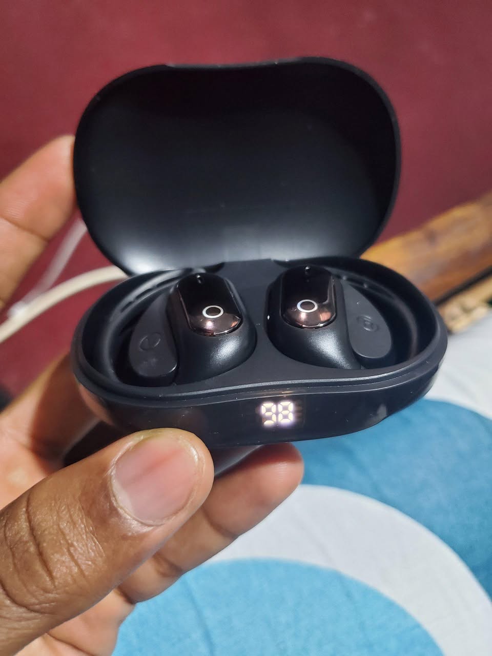 A picture of Hi Fi wireless headphones