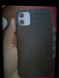 A picture of Iphone 11 gb64 bado mpya