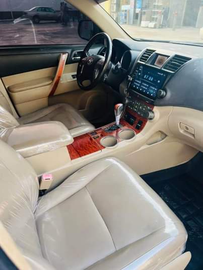 A picture of Bearly Used Toyota Highlander Limited Edition 2010