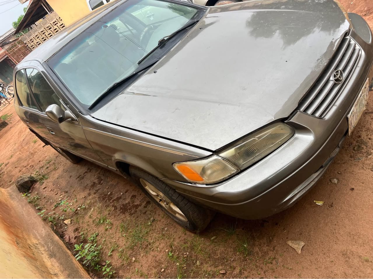 A picture of Distress DEALER MARKET 1.950m. SAGAMU Toyota CAMRY Tiny Light ...4Plug
