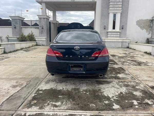 A picture of NEATLY USED TOYOTA AVALON LIMITED 2006 MODEL KEYLESS WITH ORIGINAL