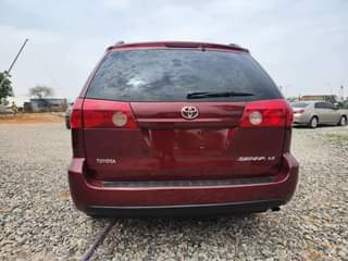 A picture of Direct Belgium 2006 Toyota Sienna