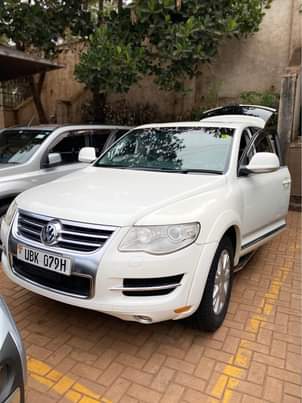 A picture of VW TOURAGE 2012 MODEL