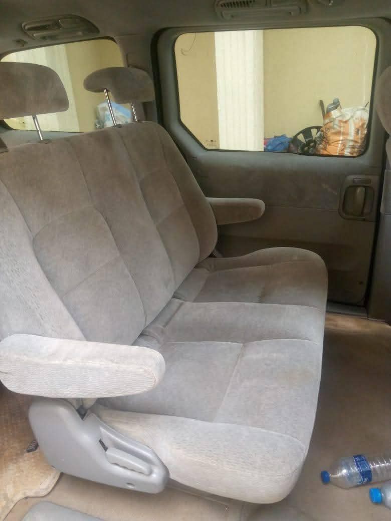 A picture of 2005 Kia sedona