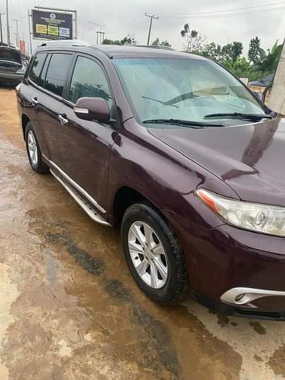 A picture of Toyota Highlander 2013