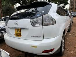 A picture of Toyota Harrier Model 2006 Engine 2 4cc Price 40M 0709788048