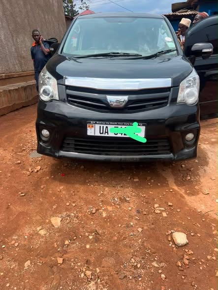 A picture of Toyota Noah si 2012 32m money needed