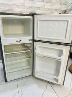 A picture of BOS FRIJI TSH 320 000 CALL 0746424265