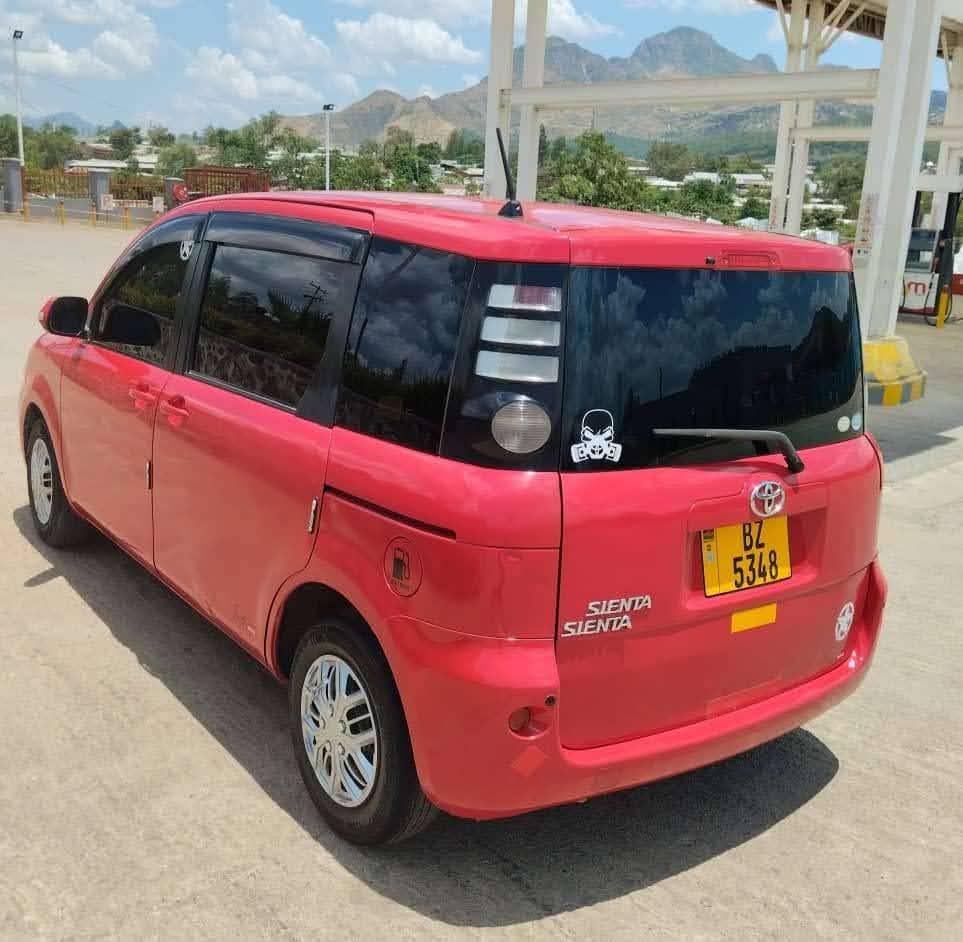 A picture of 2017 Toyota sianta 2019
