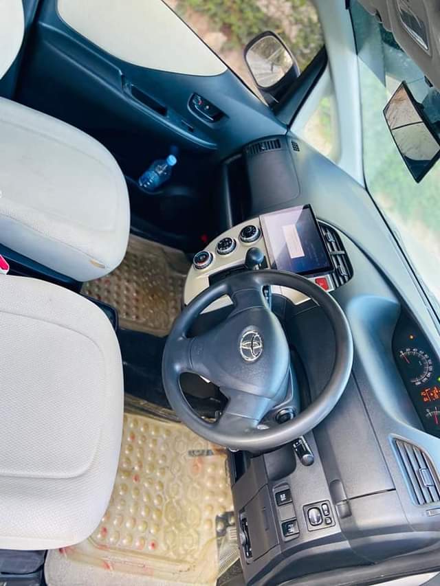 A picture of TOYOTA RACTIS