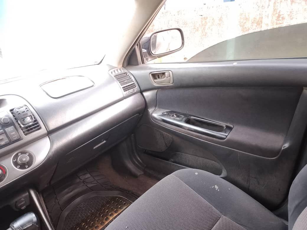A picture of 2004 Toyota Camry