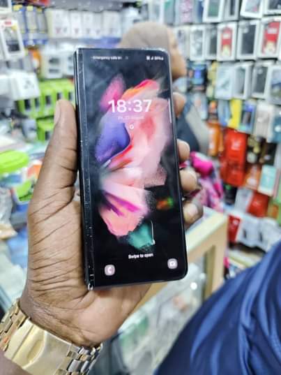 A picture of Samsung Fold 3