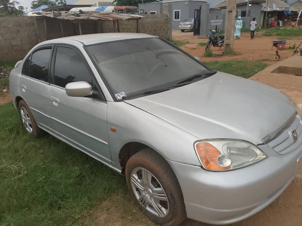 A picture of Honda civic 05 2005 model Ac needs gas Idimu Car
