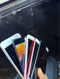 A picture of iPhone 7plus 32 128gb both different colours