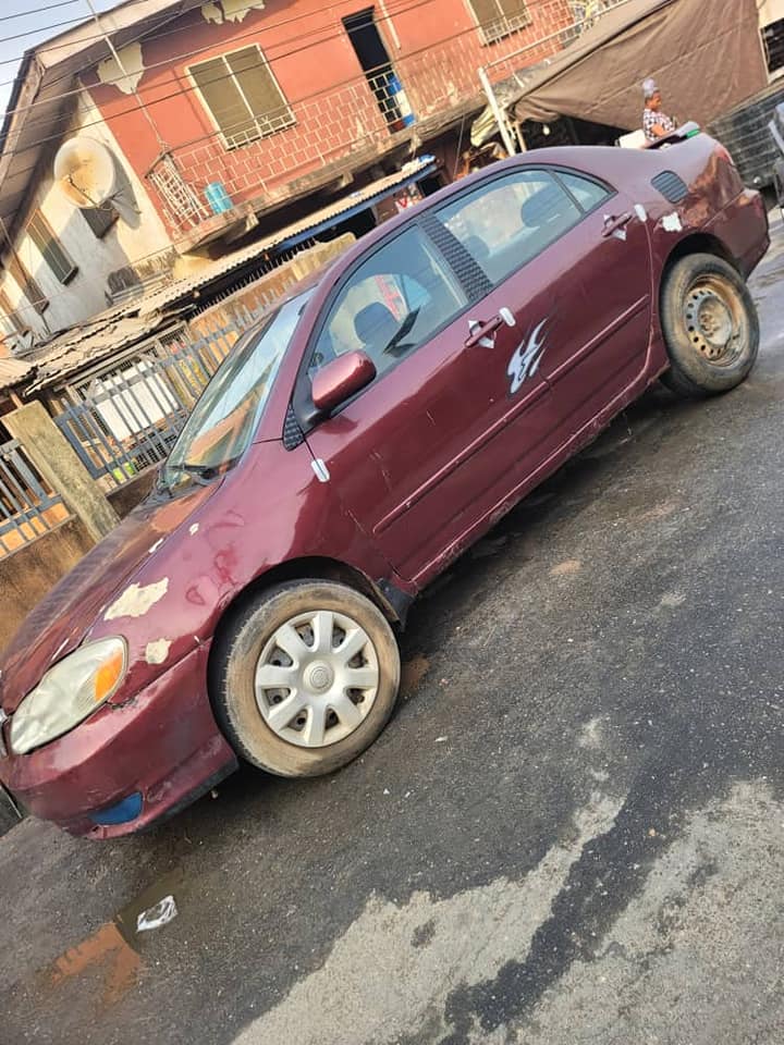 A picture of Toyota corolla 2004