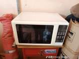A picture of 25L capacity Kenwood microwave on the sale
