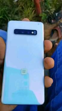 A picture of Samsung s10 ipo clean 0696717976