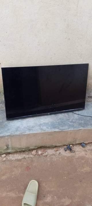 A picture of A 43 LG inch TV with a broken screen Just