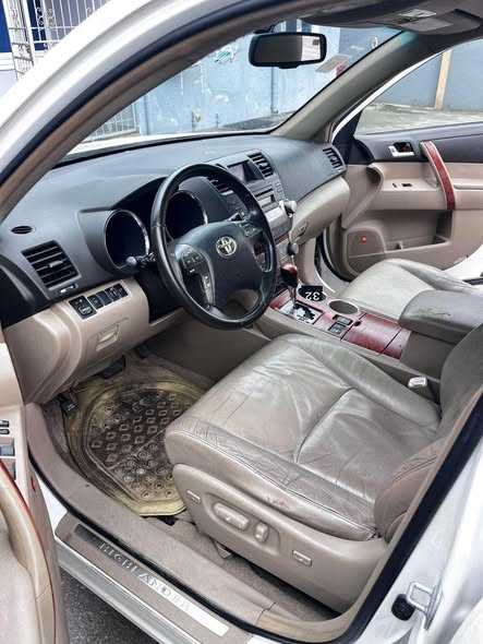 A picture of 2010 TOYOTA HIGHERLANSDER 2010