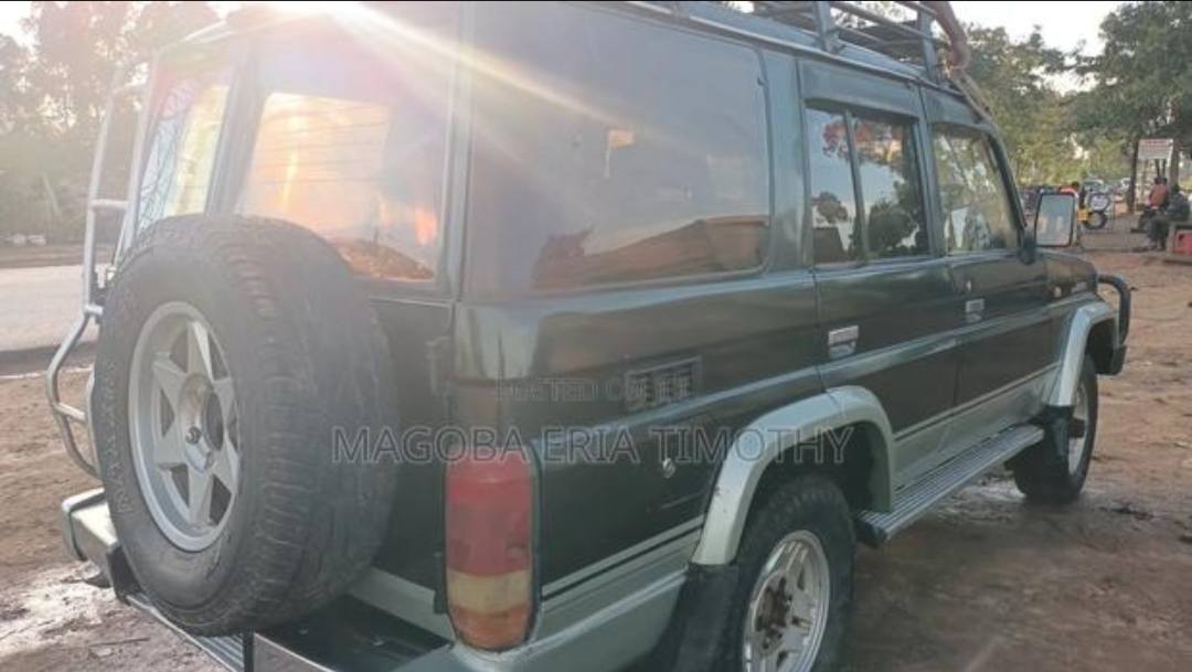 A picture of UAU Toyota Landcruiser Prado at 17 0701938451