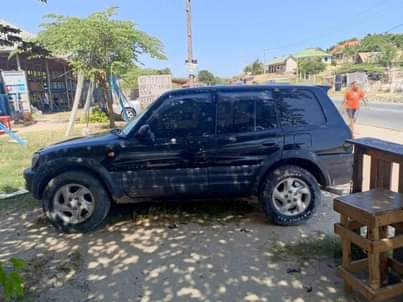 A picture of 1999 Toyota Rav4 2