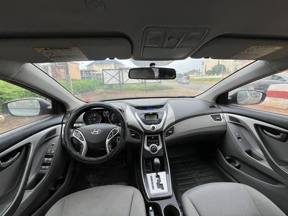A picture of 2013 hyundai elantra
