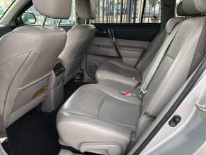 A picture of 2013 model Toyota Highlander limited edition Direct tokumbo Accident free