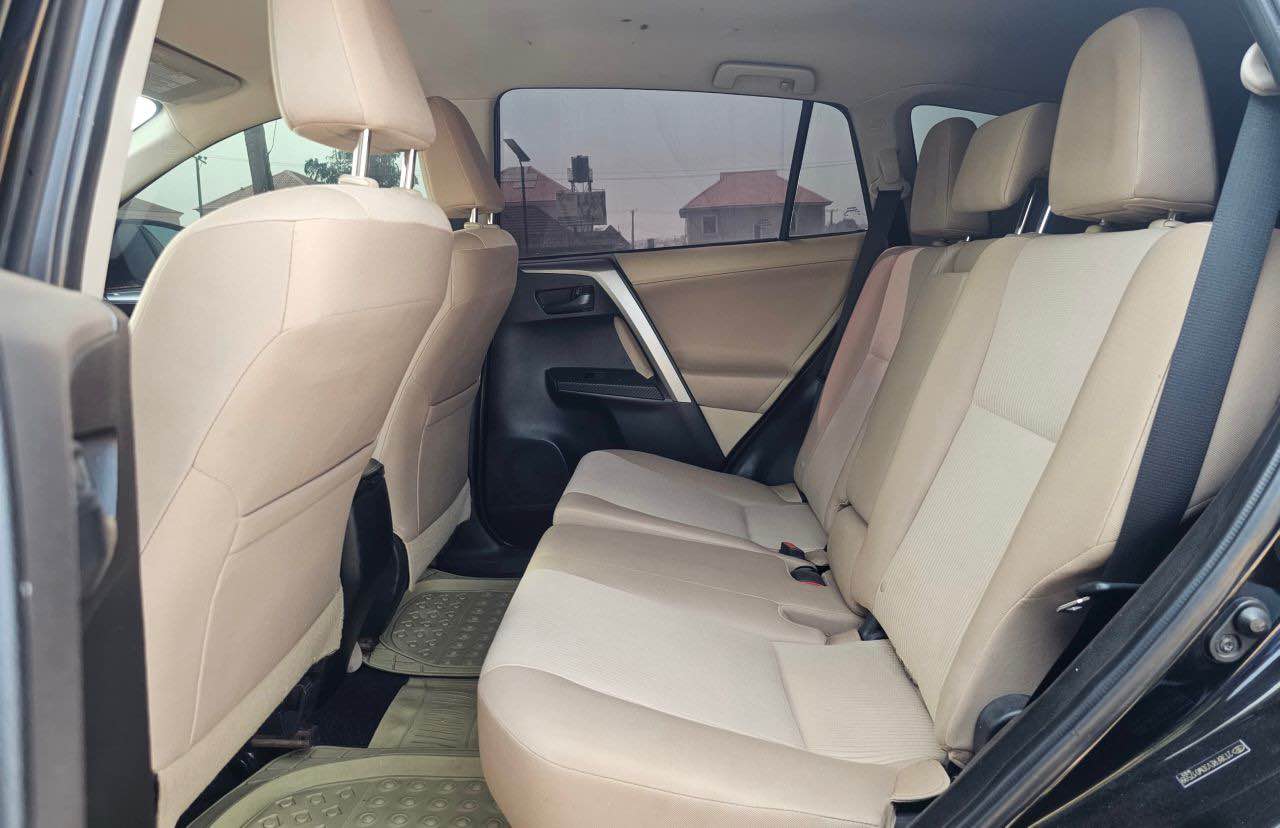 A picture of TOYOTA RAV4 LE 2013