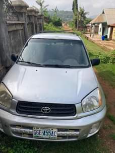 A picture of Toyota Rav 4 2004 model