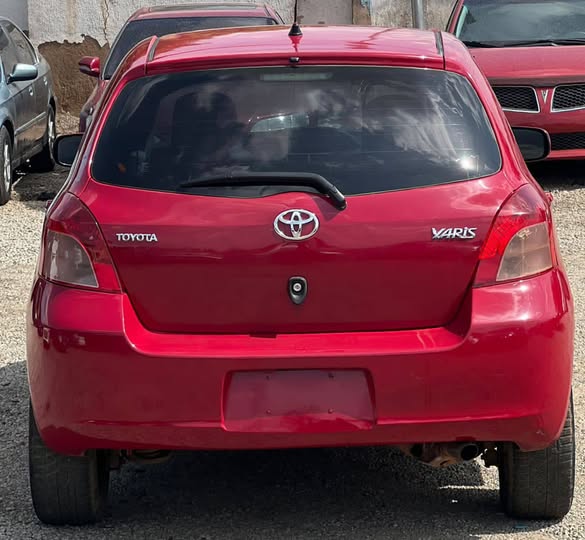 A picture of A super clean Nigerian used Toyota Yaris 2006 model chilling