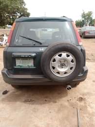 A picture of Neatly Used Honda CRV 2000 model with untempered engine legs