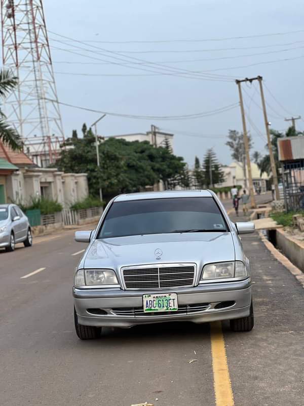 A picture of Mercedes benz c230 kompressor Red top with chilling A c