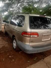 A picture of Toyota sienna in a very gud condition nothing to fix