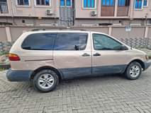 A picture of 2000 TOYOTA SIENNA
