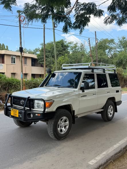 A picture of TOYOTA LAND CRUISE LX 100 8milion