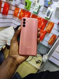 A picture of Smartphone wholesaler from 200k 0753055248 0789055248