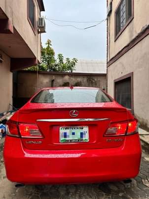 A picture of Lexus ES350
