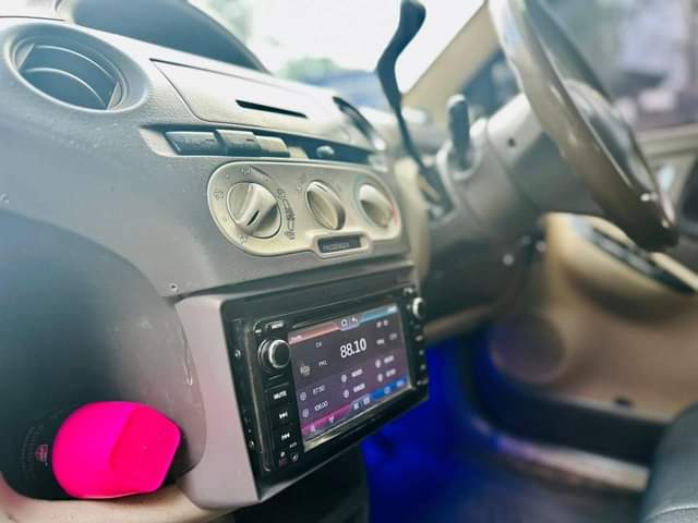 A picture of TOYOTA VITZ
