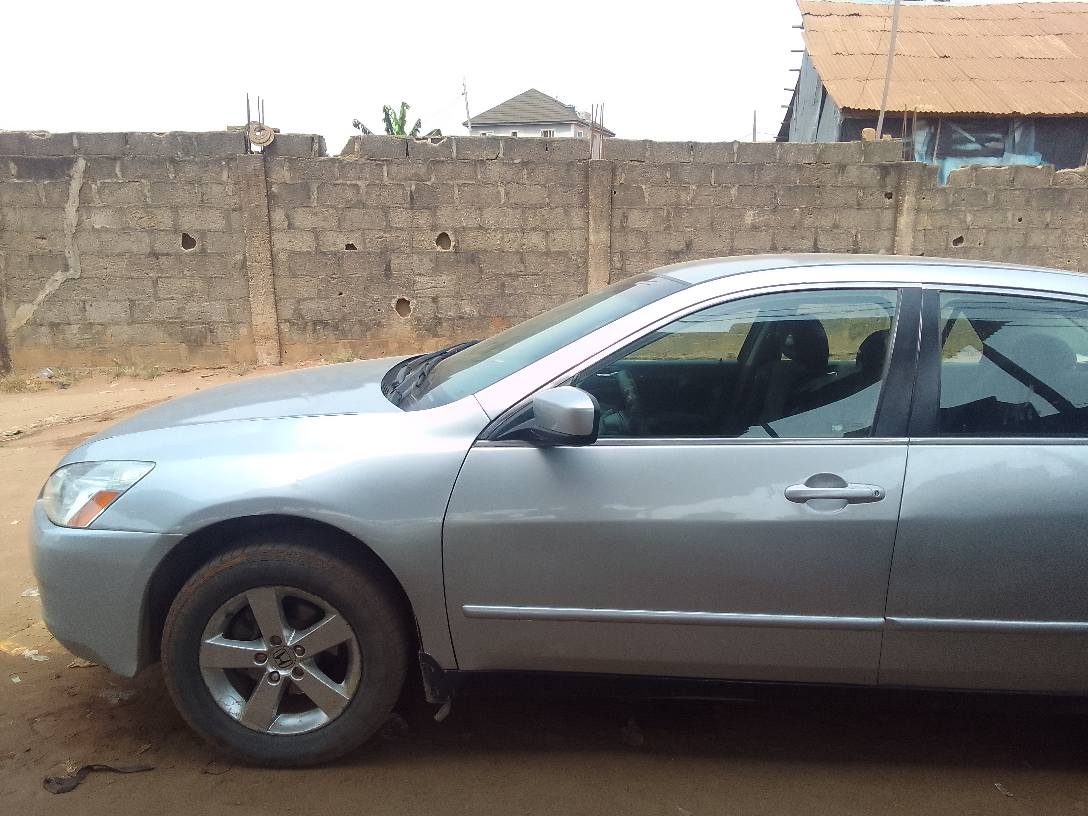 A picture of 2004 honda accord EOD working perfectly all components intact buy