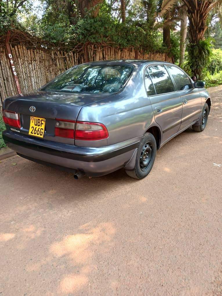 A picture of 2000 Toyota corona