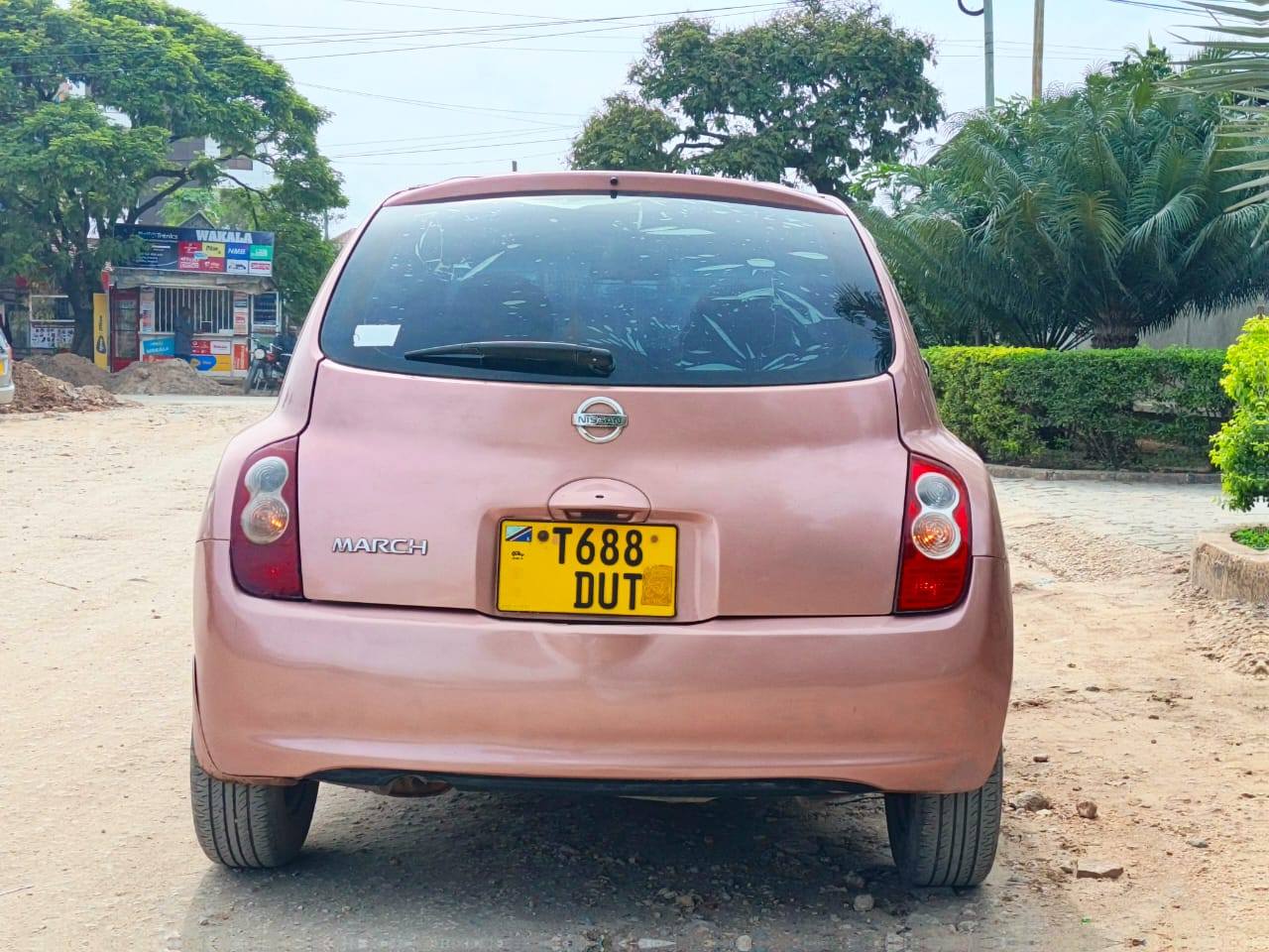 A picture of NISSAN MUCH 0714058883