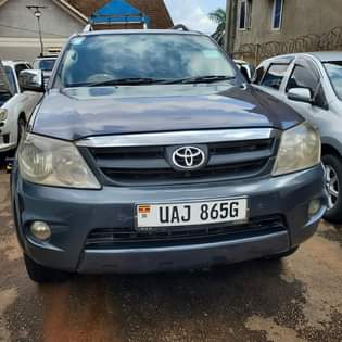 A picture of FORTUNER 2005 30M
