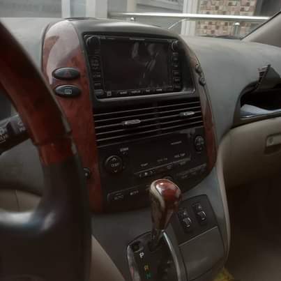A picture of Toyota sienna 2005