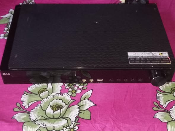 A picture of LG SMART HOMETHEATER 3D BLUETOOTH NETFLIX YOUTUBE